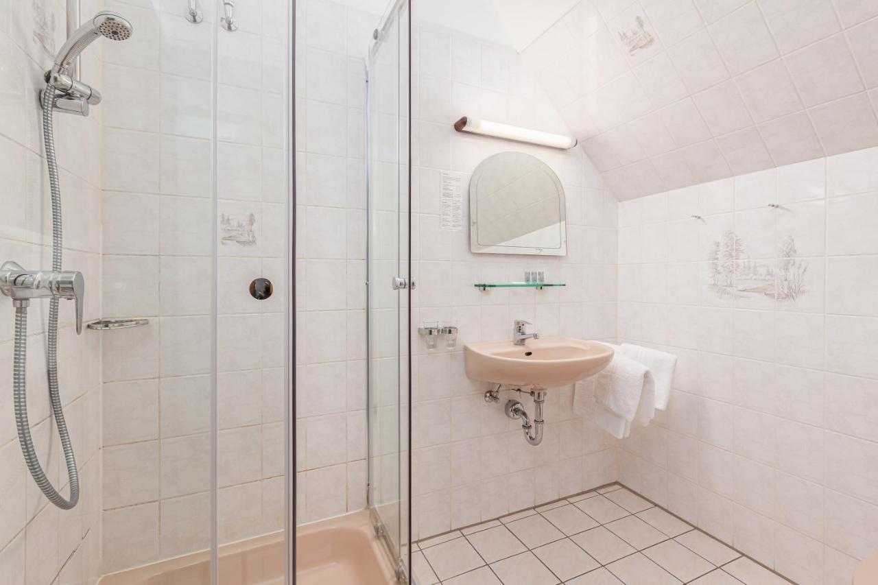 Hotel Landgasthof Hoelzer Fröndenberg Exteriör bild